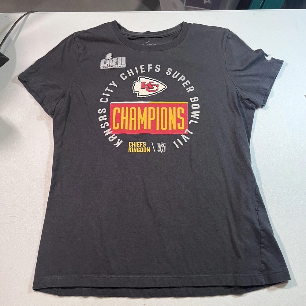 The Nike‎ Tee Women's Size Medium Kansas City Chiefs Super Bone Tshirt EUC
